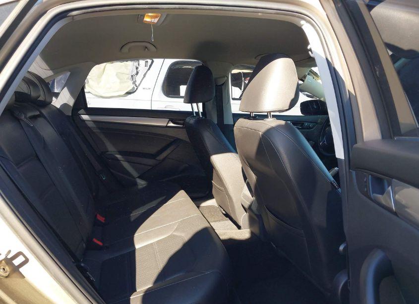 Photo 8 of 2015 Volkswagen Passat 1.8T LIMITED EDITION (VIN 1VWAT7A34FC100118)