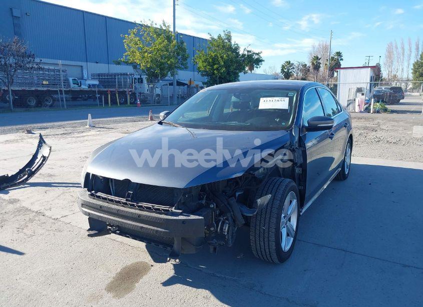 Photo 2 of 2015 Volkswagen Passat 1.8T LIMITED EDITION (VIN 1VWAT7A34FC117596)