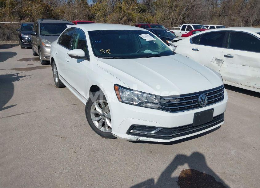2016 Volkswagen Passat 1.8T S (VIN 1VWAT7A34GC066828) main photo