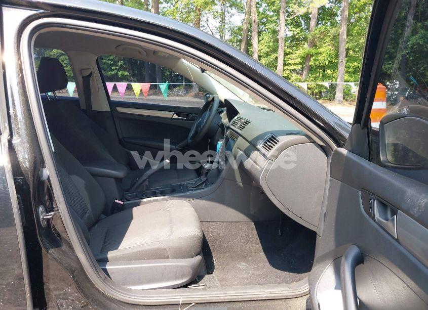 Photo 5 of 2014 Volkswagen Passat 1.8T S (VIN 1VWAT7A35EC056127)