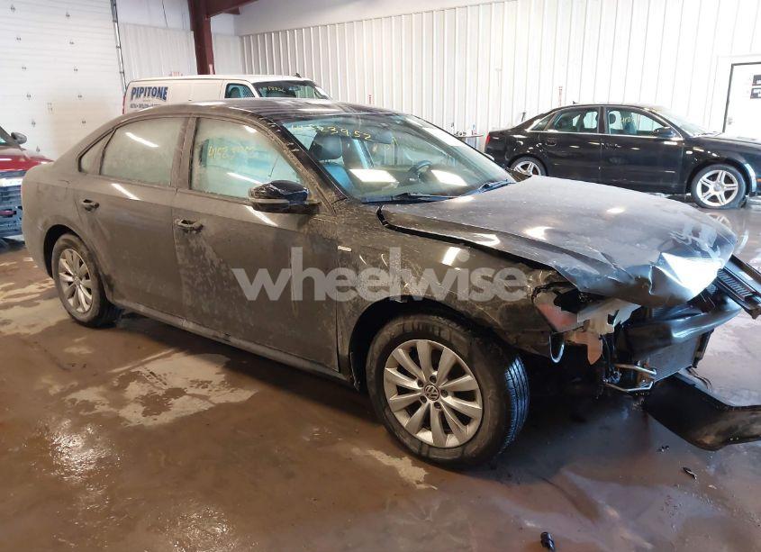 2014 Volkswagen Passat 1.8T WOLFSBURG EDITION (VIN 1VWAT7A35EC095722) main photo