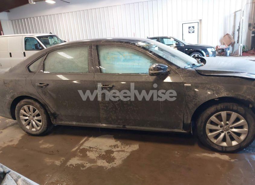 Photo 13 of 2014 Volkswagen Passat 1.8T WOLFSBURG EDITION (VIN 1VWAT7A35EC095722)