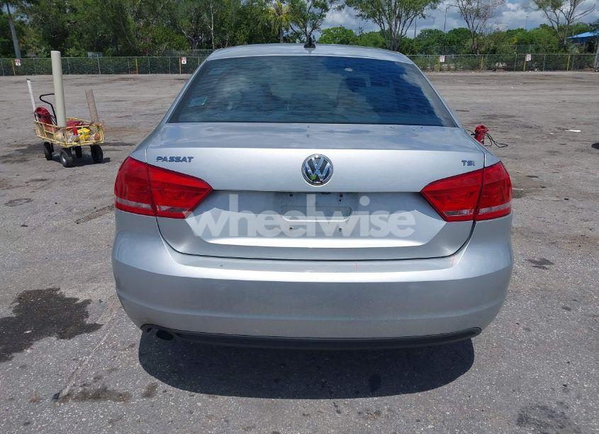 Photo 16 of 2015 Volkswagen Passat 1.8T LIMITED EDITION (VIN 1VWAT7A35FC109653)