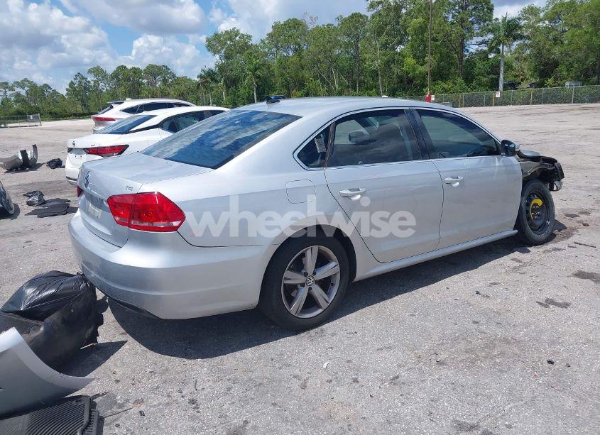 Photo 4 of 2015 Volkswagen Passat 1.8T LIMITED EDITION (VIN 1VWAT7A35FC109653)