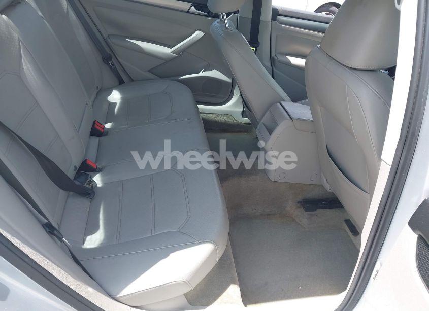 Photo 8 of 2015 Volkswagen Passat 1.8T LIMITED EDITION (VIN 1VWAT7A35FC109653)