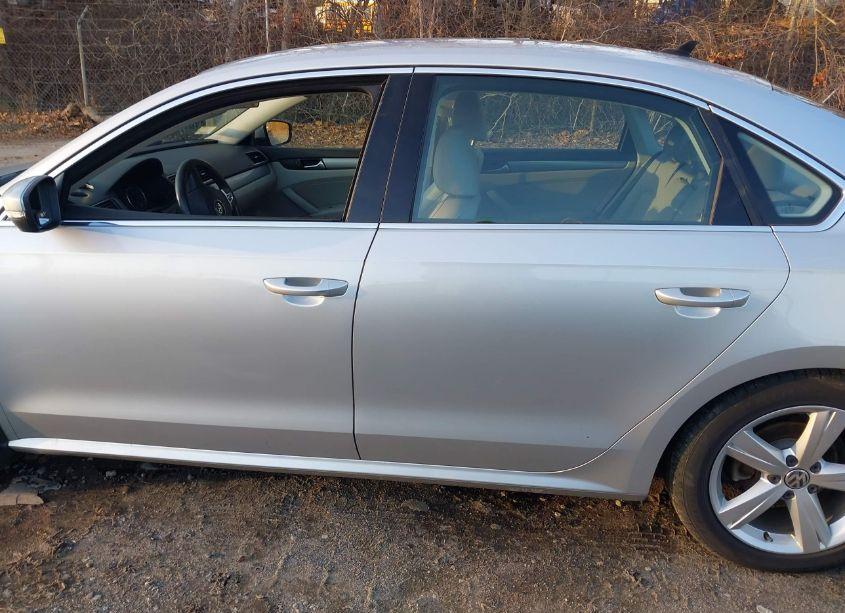 Photo 15 of 2015 Volkswagen Passat 1.8T LIMITED EDITION (VIN 1VWAT7A35FC120409)