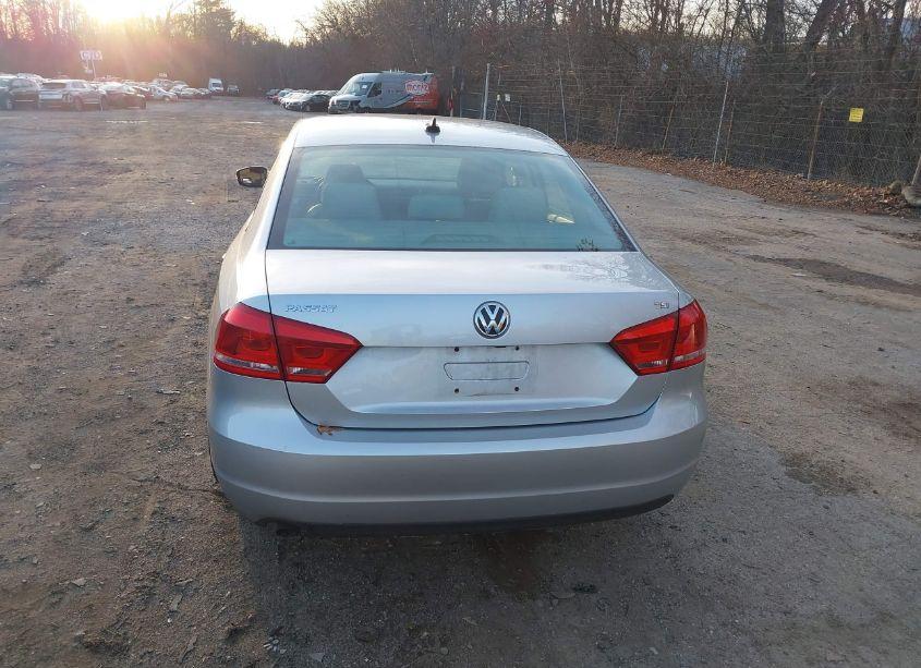 Photo 17 of 2015 Volkswagen Passat 1.8T LIMITED EDITION (VIN 1VWAT7A35FC120409)