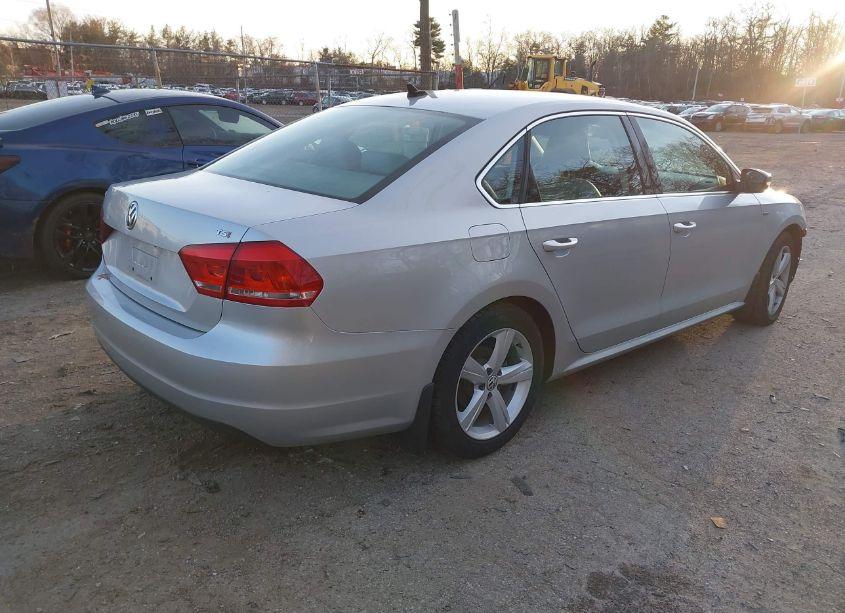 Photo 4 of 2015 Volkswagen Passat 1.8T LIMITED EDITION (VIN 1VWAT7A35FC120409)