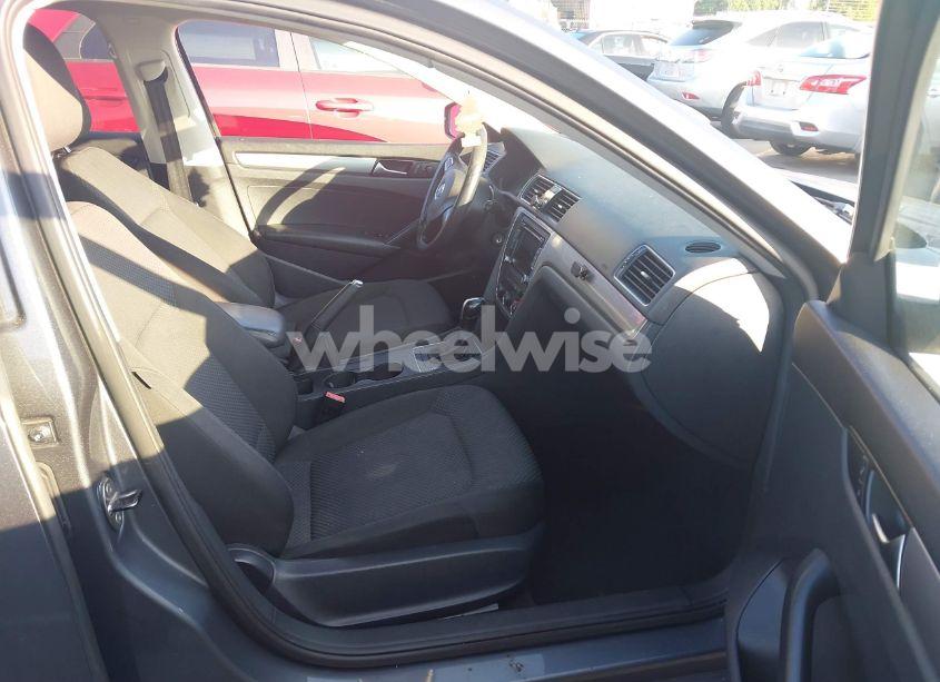 Photo 5 of 2014 Volkswagen Passat 1.8T S (VIN 1VWAT7A36EC052846)