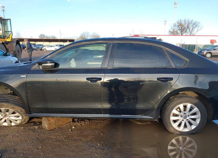 Photo 15 of 2014 Volkswagen Passat 1.8T WOLFSBURG EDITION (VIN 1VWAT7A36EC078217)