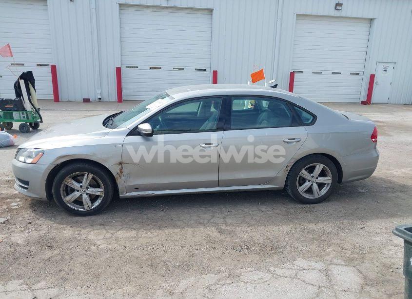 Photo 14 of 2014 Volkswagen Passat 1.8T WOLFSBURG EDITION (VIN 1VWAT7A36EC100510)