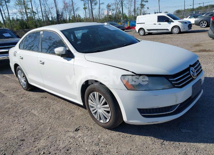 2014 Volkswagen Passat 1.8T S (VIN 1VWAT7A36EC103388) main photo