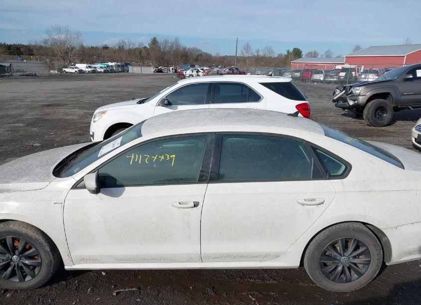 Photo 14 of 2015 Volkswagen Passat 1.8T WOLFSBURG EDITION (VIN 1VWAT7A36FC054887)