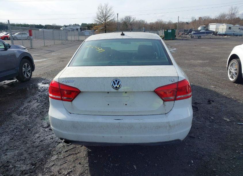 Photo 16 of 2015 Volkswagen Passat 1.8T WOLFSBURG EDITION (VIN 1VWAT7A36FC054887)