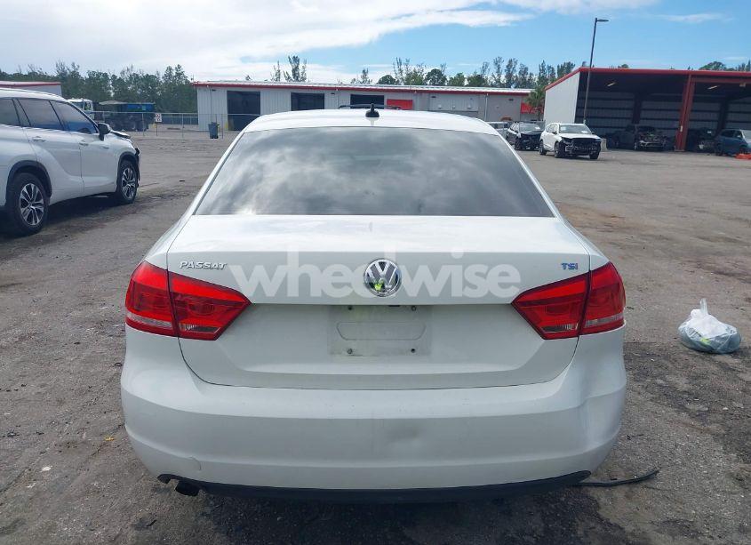 Photo 16 of 2015 Volkswagen Passat 1.8T LIMITED EDITION (VIN 1VWAT7A36FC081720)