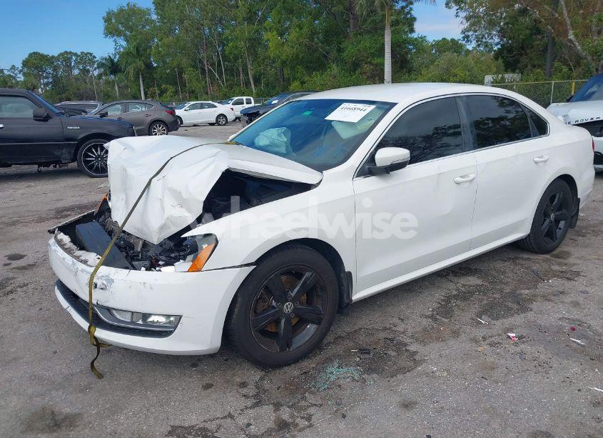 Photo 2 of 2015 Volkswagen Passat 1.8T LIMITED EDITION (VIN 1VWAT7A36FC081720)