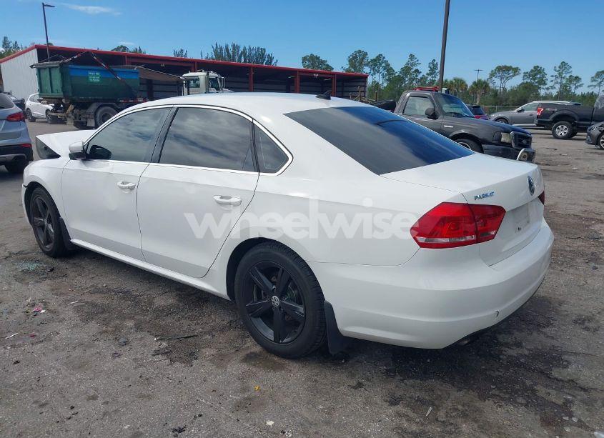 Photo 3 of 2015 Volkswagen Passat 1.8T LIMITED EDITION (VIN 1VWAT7A36FC081720)