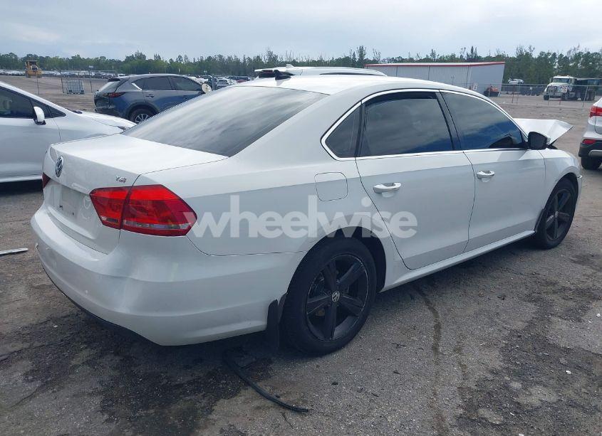 Photo 4 of 2015 Volkswagen Passat 1.8T LIMITED EDITION (VIN 1VWAT7A36FC081720)