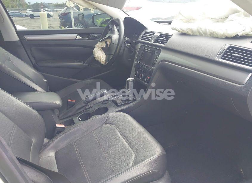 Photo 5 of 2015 Volkswagen Passat 1.8T LIMITED EDITION (VIN 1VWAT7A36FC081720)