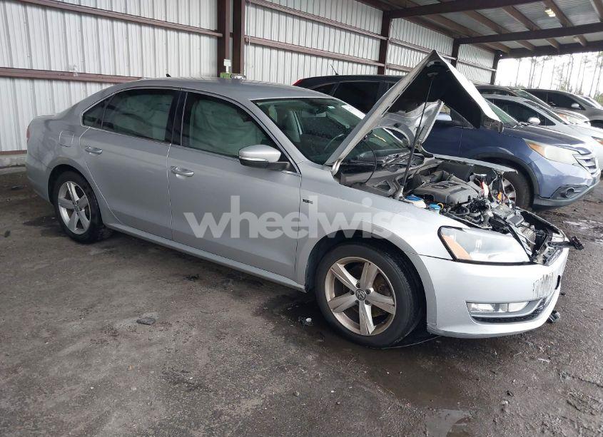 2015 Volkswagen Passat 1.8T LIMITED EDITION (VIN 1VWAT7A36FC112691) main photo