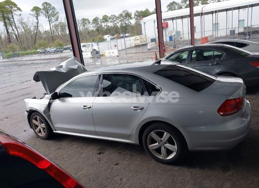 Photo 14 of 2015 Volkswagen Passat 1.8T LIMITED EDITION (VIN 1VWAT7A36FC112691)