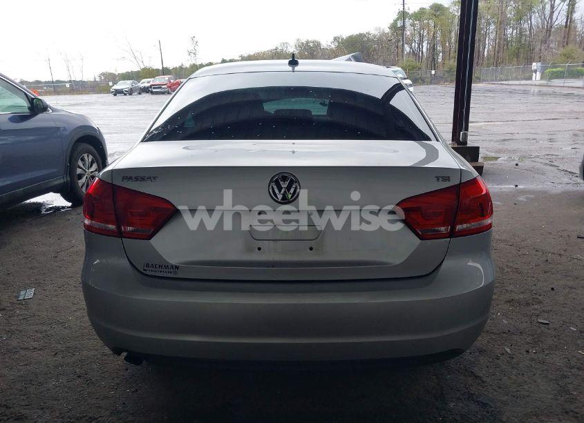 Photo 16 of 2015 Volkswagen Passat 1.8T LIMITED EDITION (VIN 1VWAT7A36FC112691)