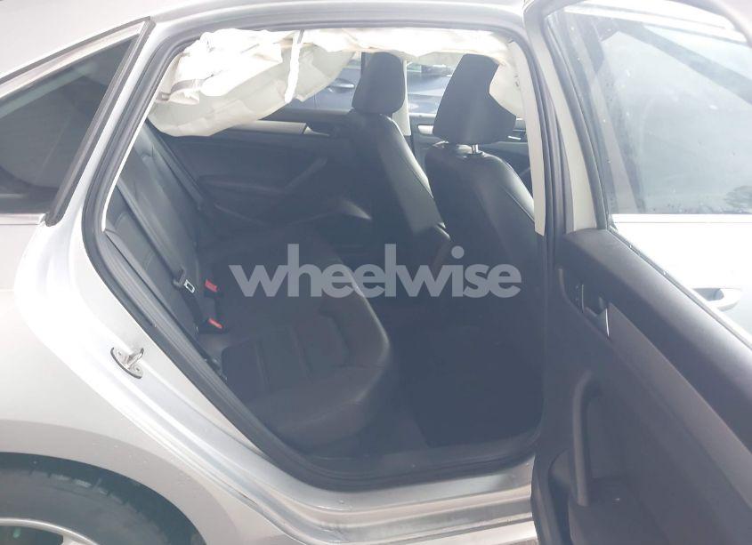 Photo 8 of 2015 Volkswagen Passat 1.8T LIMITED EDITION (VIN 1VWAT7A36FC112691)