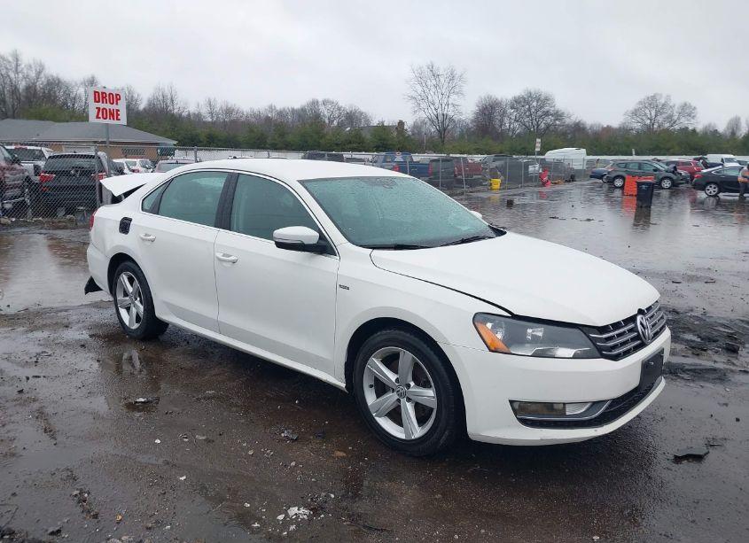 2015 Volkswagen Passat 1.8T LIMITED EDITION (VIN 1VWAT7A36FC112867) main photo