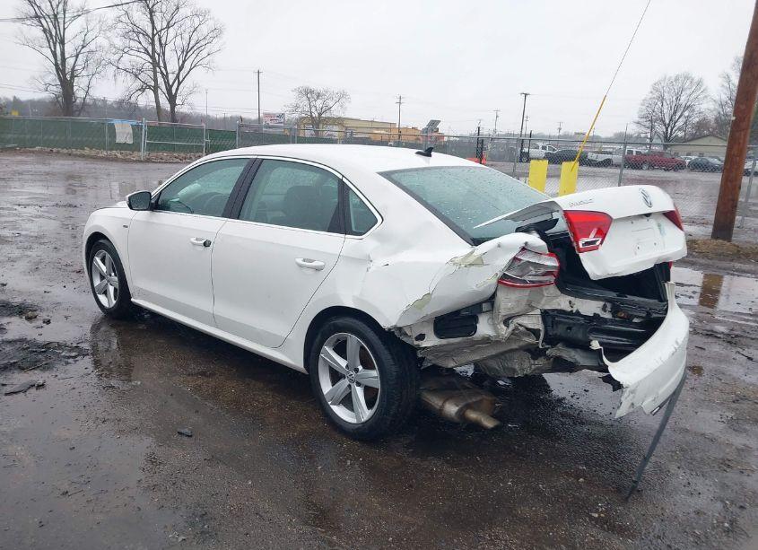 Photo 3 of 2015 Volkswagen Passat 1.8T LIMITED EDITION (VIN 1VWAT7A36FC112867)