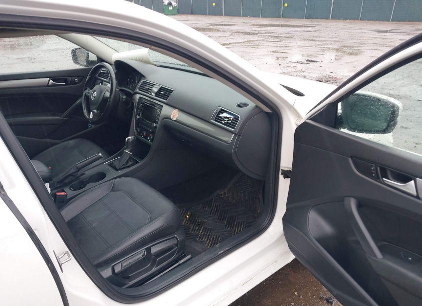 Photo 5 of 2015 Volkswagen Passat 1.8T LIMITED EDITION (VIN 1VWAT7A36FC112867)