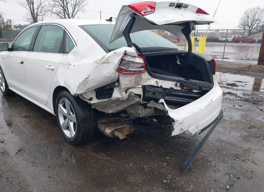 Photo 6 of 2015 Volkswagen Passat 1.8T LIMITED EDITION (VIN 1VWAT7A36FC112867)