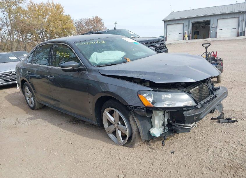 2015 Volkswagen Passat 1.8T LIMITED EDITION (VIN 1VWAT7A36FC121276) main photo