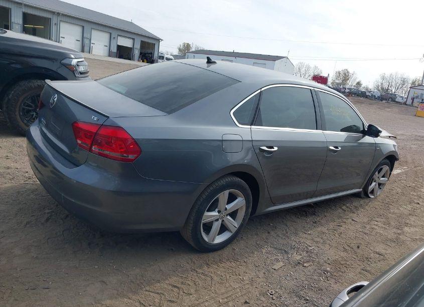 Photo 14 of 2015 Volkswagen Passat 1.8T LIMITED EDITION (VIN 1VWAT7A36FC121276)