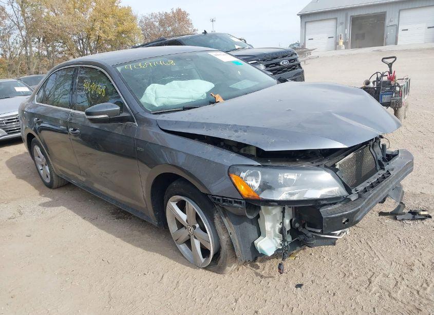 Photo 18 of 2015 Volkswagen Passat 1.8T LIMITED EDITION (VIN 1VWAT7A36FC121276)