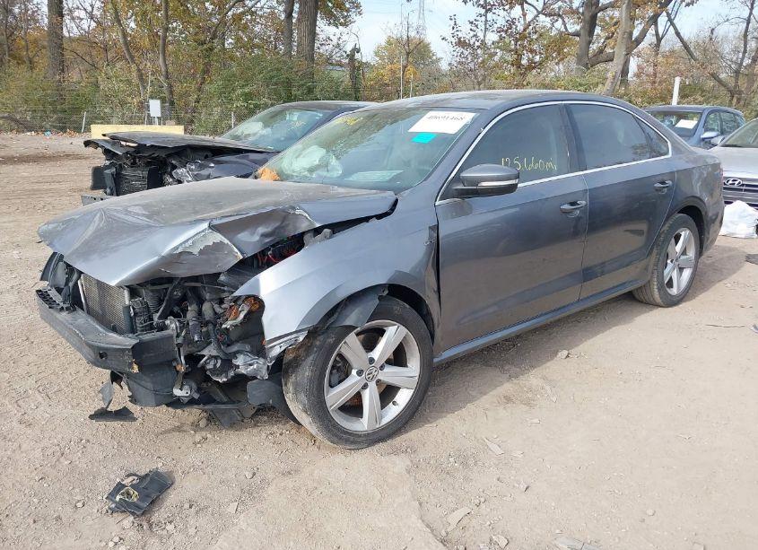 Photo 2 of 2015 Volkswagen Passat 1.8T LIMITED EDITION (VIN 1VWAT7A36FC121276)