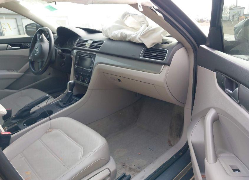 Photo 5 of 2015 Volkswagen Passat 1.8T LIMITED EDITION (VIN 1VWAT7A36FC121276)