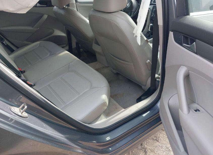 Photo 8 of 2015 Volkswagen Passat 1.8T LIMITED EDITION (VIN 1VWAT7A36FC121276)