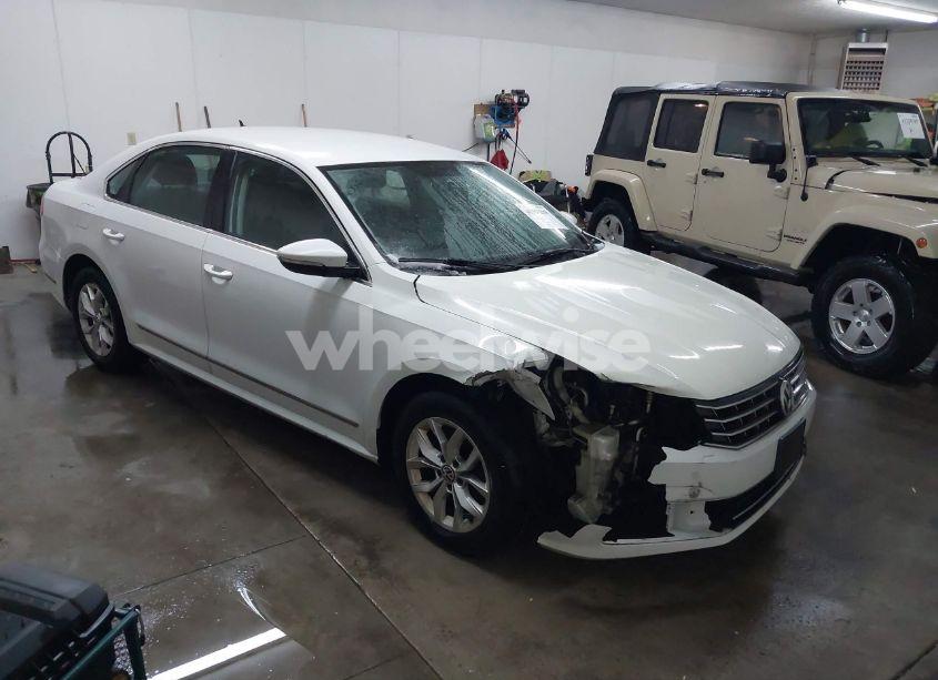 2016 Volkswagen Passat 1.8T S (VIN 1VWAT7A36GC005271) main photo