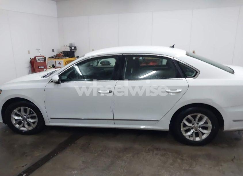Photo 15 of 2016 Volkswagen Passat 1.8T S (VIN 1VWAT7A36GC005271)
