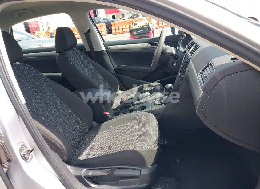 Photo 5 of 2017 Volkswagen Passat 1.8T S (VIN 1VWAT7A36HC020712)