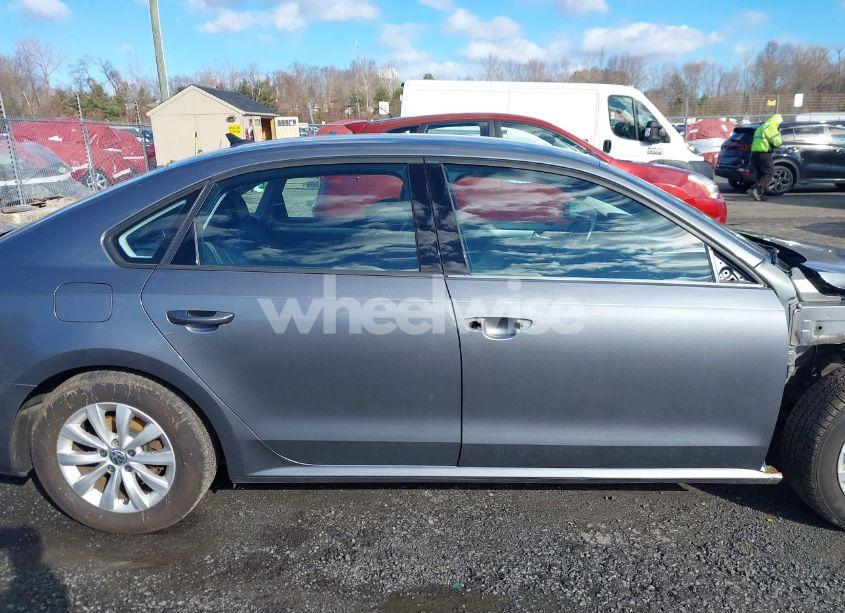 Photo 14 of 2015 Volkswagen Passat 1.8T WOLFSBURG EDITION (VIN 1VWAT7A37FC002698)