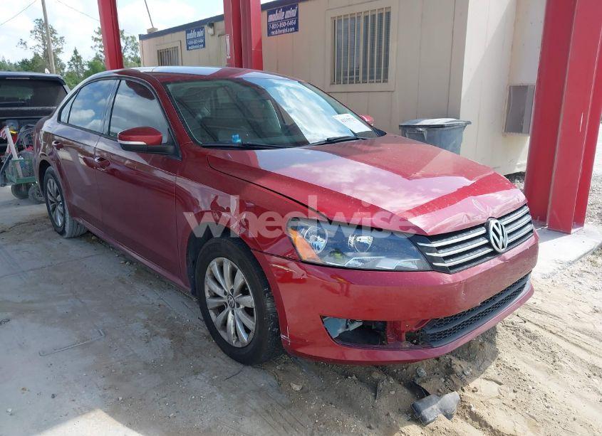 2015 Volkswagen Passat 1.8T WOLFSBURG EDITION (VIN 1VWAT7A37FC014673) main photo