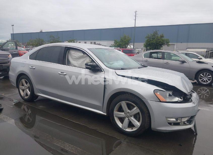 2015 Volkswagen Passat 1.8T LIMITED EDITION (VIN 1VWAT7A37FC088966) main photo