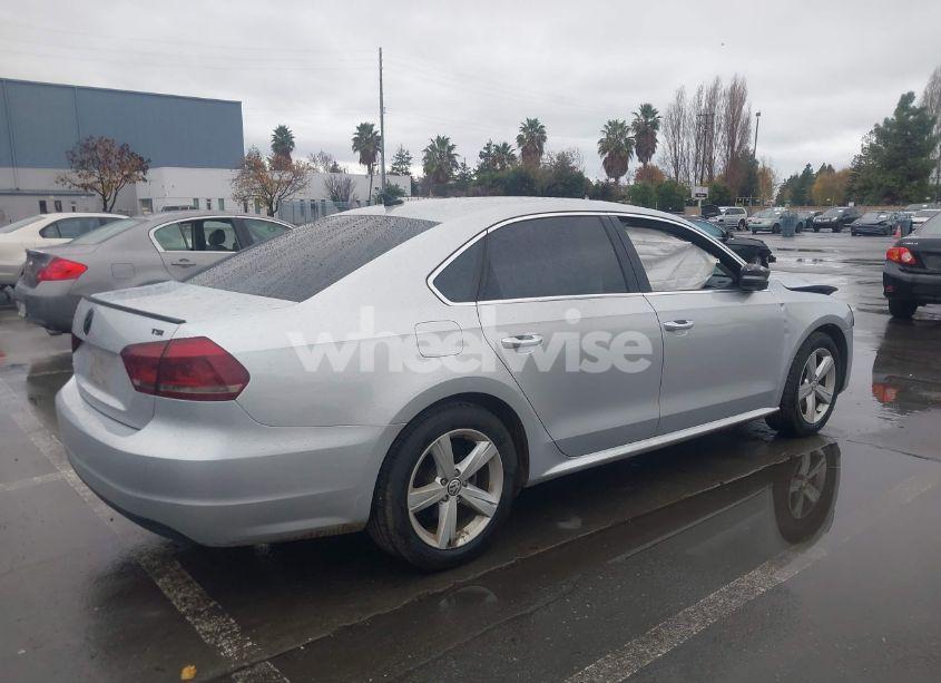 Photo 4 of 2015 Volkswagen Passat 1.8T LIMITED EDITION (VIN 1VWAT7A37FC088966)