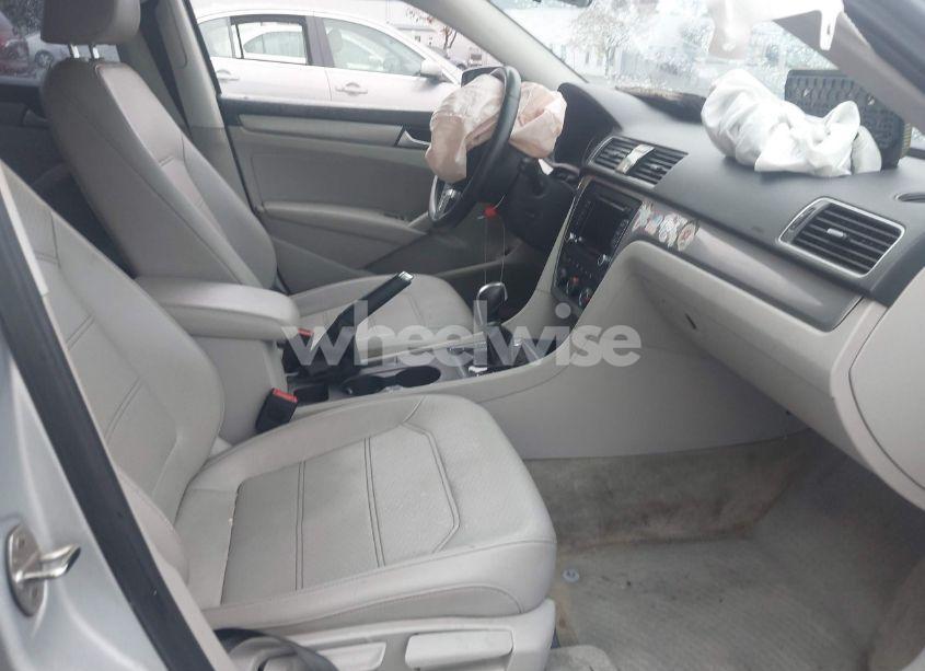 Photo 5 of 2015 Volkswagen Passat 1.8T LIMITED EDITION (VIN 1VWAT7A37FC088966)