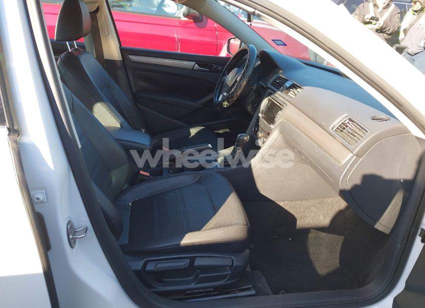 Photo 5 of 2015 Volkswagen Passat 1.8T LIMITED EDITION (VIN 1VWAT7A37FC089437)