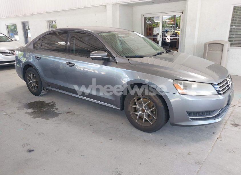 2015 Volkswagen Passat 1.8T S (VIN 1VWAT7A37FC091544) main photo