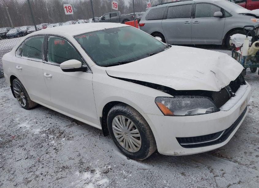 2015 Volkswagen Passat 1.8T S (VIN 1VWAT7A37FC099028) main photo