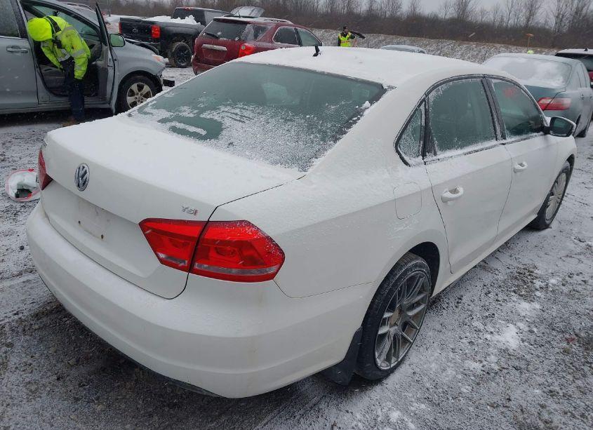 Photo 4 of 2015 Volkswagen Passat 1.8T S (VIN 1VWAT7A37FC099028)