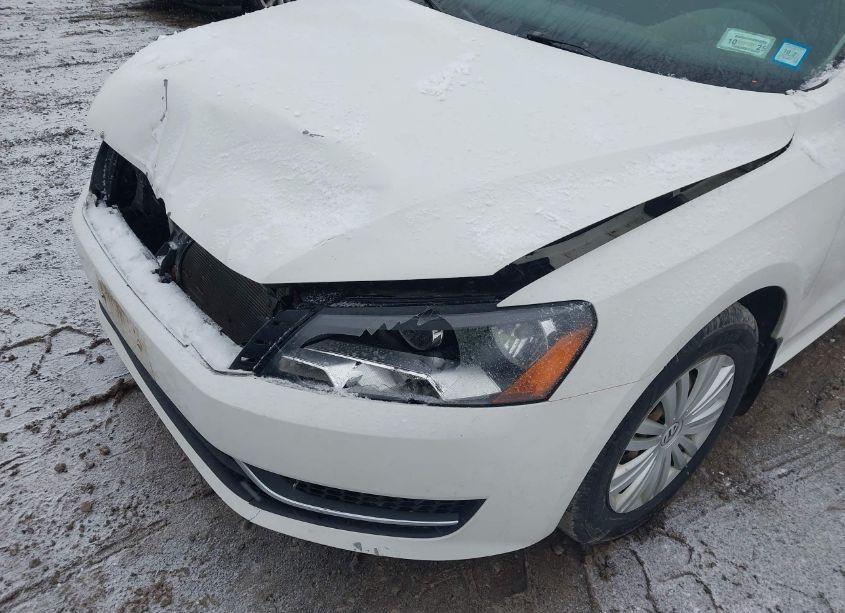 Photo 6 of 2015 Volkswagen Passat 1.8T S (VIN 1VWAT7A37FC099028)